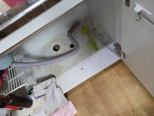 오산 하수구막힘 처치 후 깨끗하게 정리된 배수 점검구